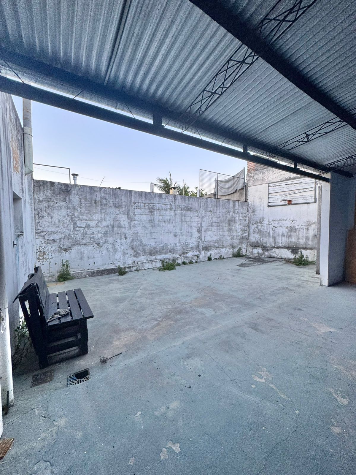 Imagen de la propiedad  VENTA AMPLIO LOCAL / GALPÓN